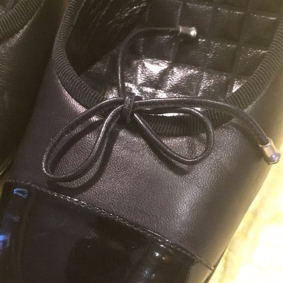 CHANEL Black Leather Cap Toe Bow Low Heel Pumps size EU 38 US 7.5 - Picture 9 of 16